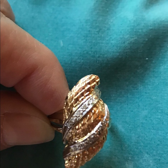 14 K yellow gold & diamond ring. S curve shaped. - Picture 2 of 6